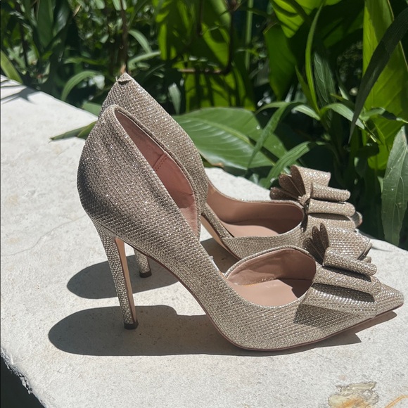 Betsey Johnson Sparkling Gold Bow Heels - Picture 5 of 6